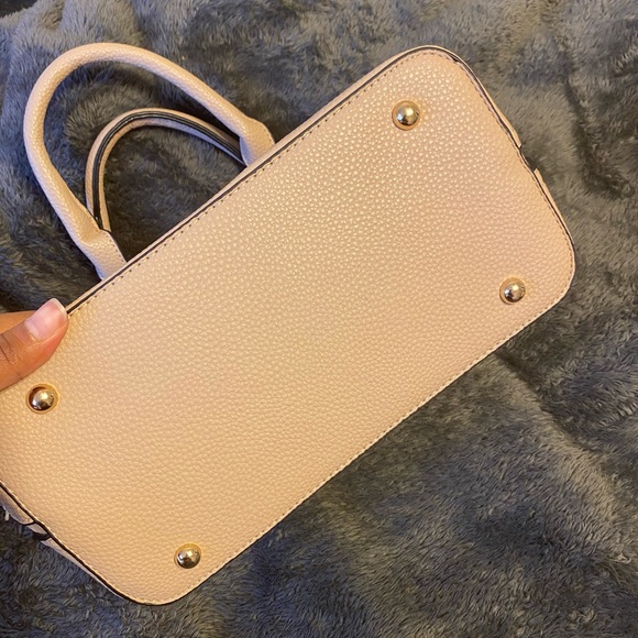 New Purse - Picture 3 of 8